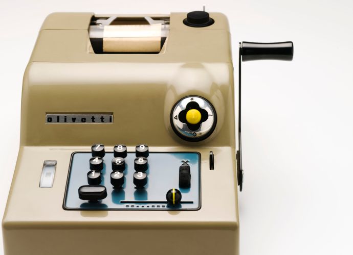 Olivetti Summa 15 desk top calculator designed by Marcello Nizzoli