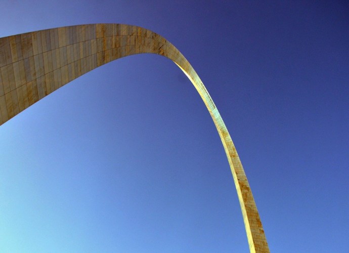 Gateway arch by Eero Saarinen