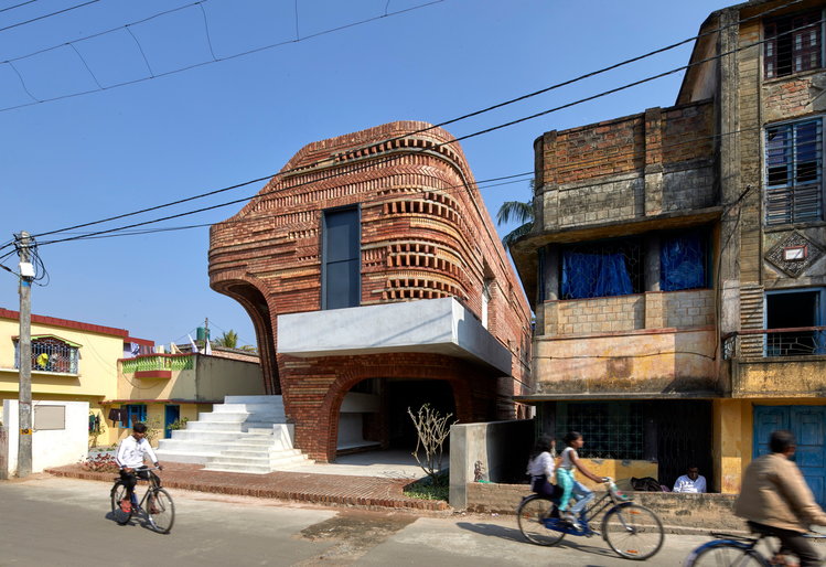 Architectural firm Abin Design Studio (ADS) modern building in the town of Bansberia, West Bengal