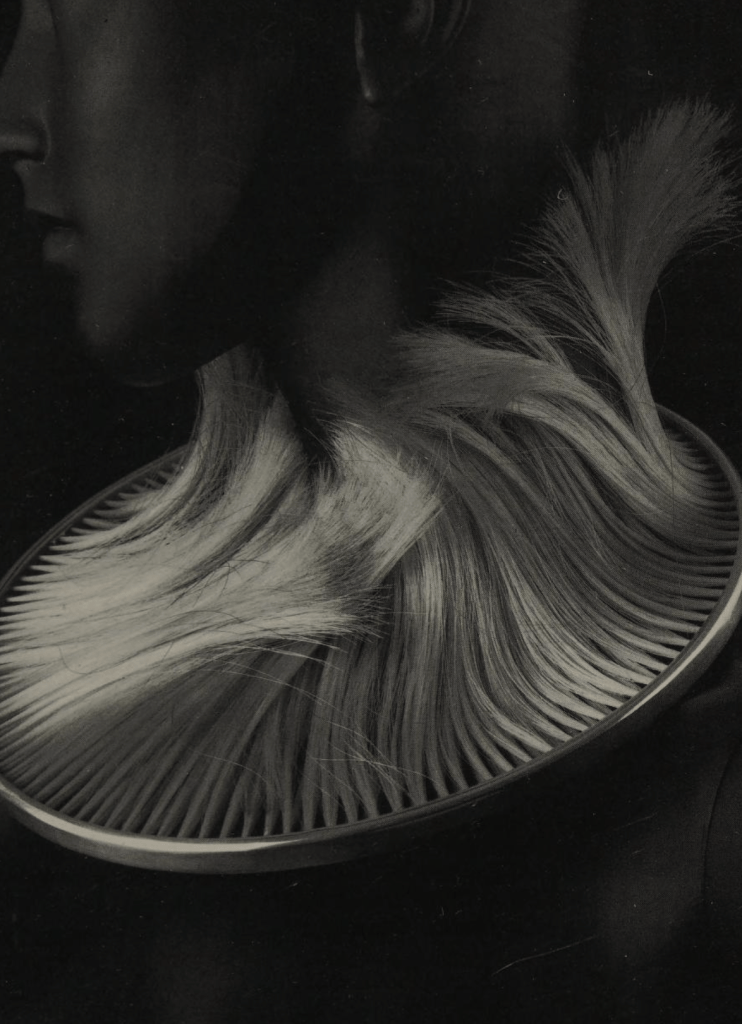 Tufted necklace 1979 Tufted nylon, veneered wood and silver casing designed by Caroline Broadhead.