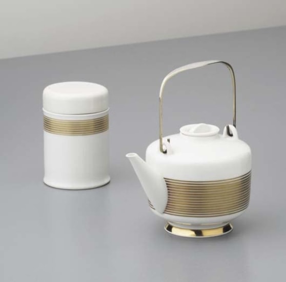 Extract teapot and tea caddy from the “Hallesche Form” series Marguerite Friedlander and Trude Petri