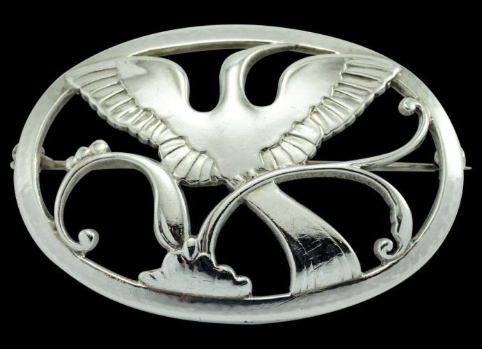 Georg Jensen, Gundorph Albertus; A bird brooch of sterling silver