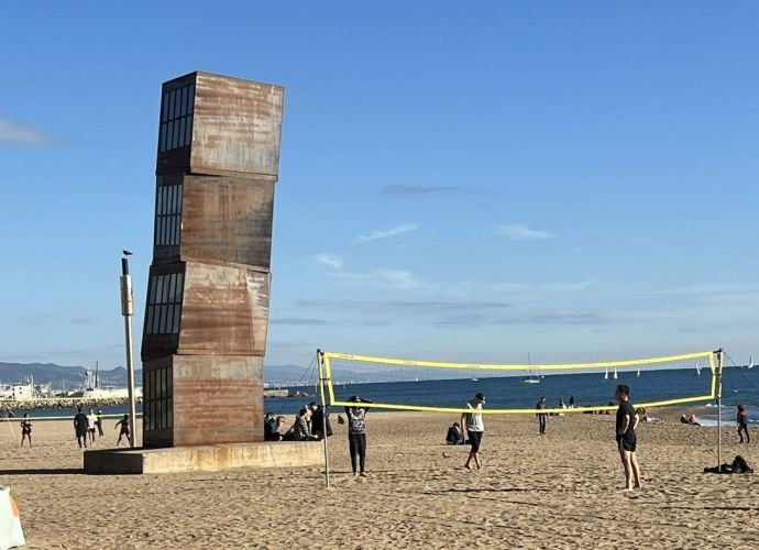 La estrella herida (1992), de Rebecca Horn, Paseo Marítimo de la Barceloneta.