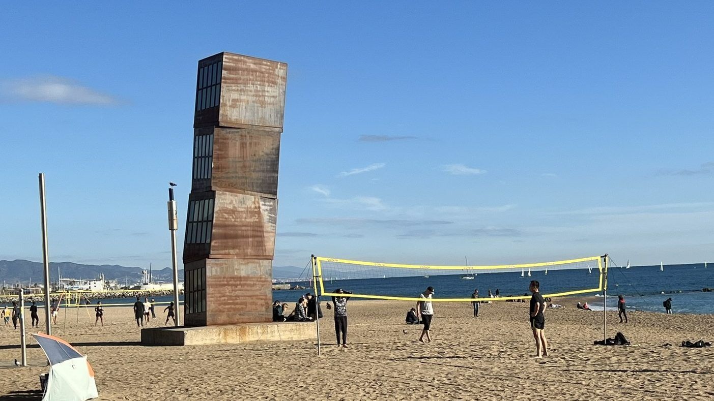 La estrella herida (1992), de Rebecca Horn, Paseo Marítimo de la Barceloneta.
