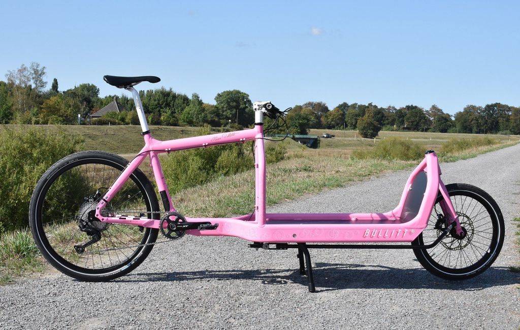 Larry vs Harry Miss Bullitt Bike