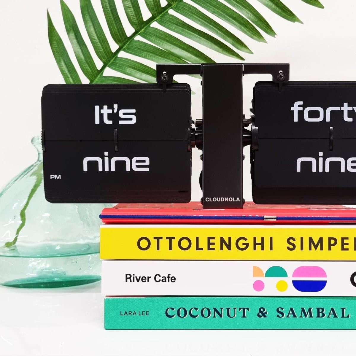 Cloudnola Flipping Out Text Wall and Tabletop Flip Clock: A Fusion of Art and Time