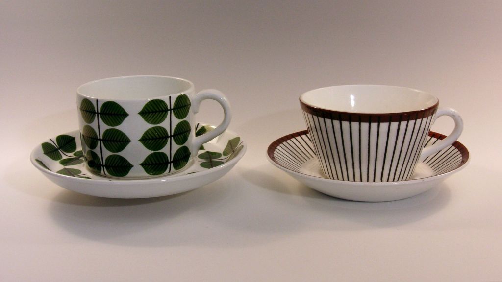 "Berså" (left) and "Spisa Ribb" porcelain, both designed by Stig Lindberg.