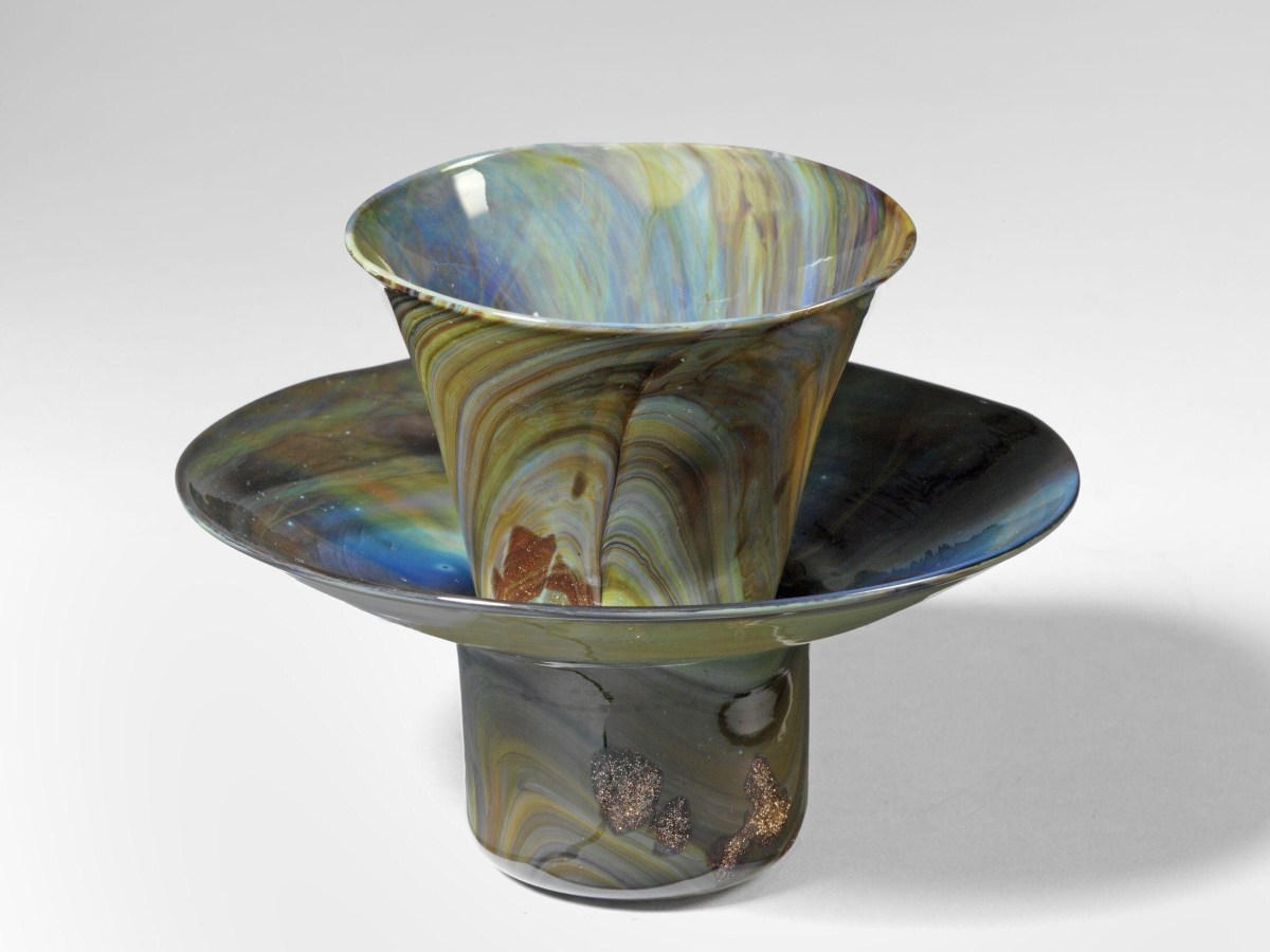 Aventurine Glass: A Glimpse into the Sparkling World of Venetian Mastery