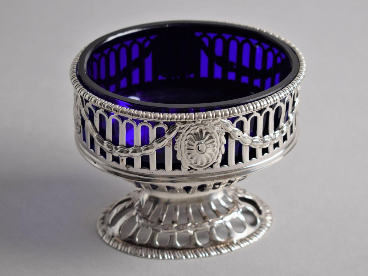 Crafting a Timeless Legacy: Hennell British Gold and Silversmiths