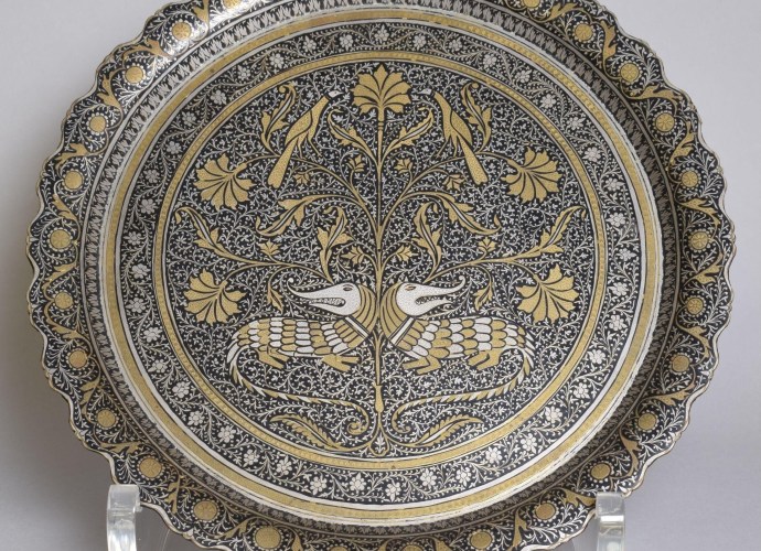Salver domestic, brass, engraved, Moradabad V&A