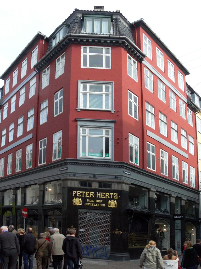 The archaeologist Carl Christian Rafn lived here and was the first chairman of the Arnamagnæan Institute.