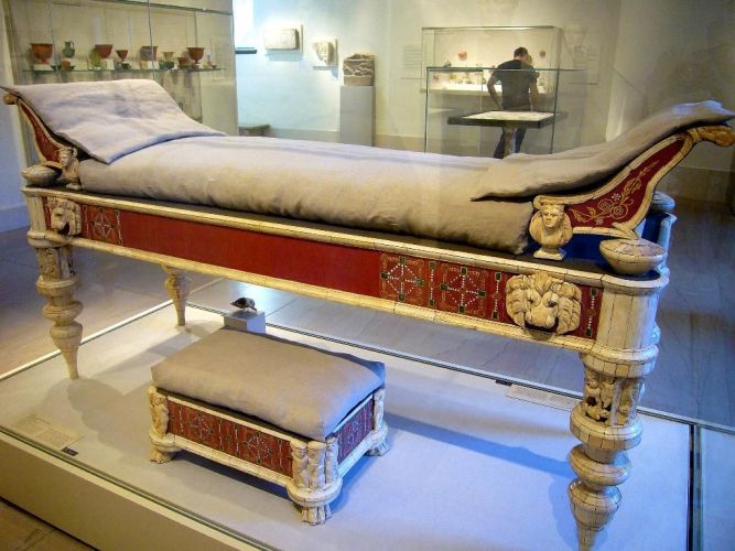 Roman Lectus: The Ancient Couch - Luxury & Modern Design