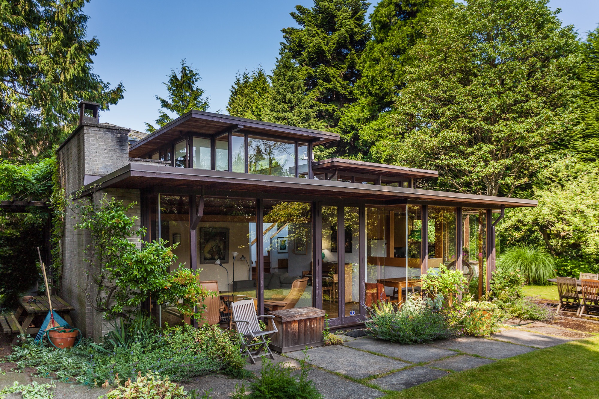 Exploring West Coast Modernism: Key Features and Influences