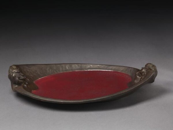 Henry Tooth & Co. Art Nouveau Dish, Woodville, ca. 1900 Art Nouveau ceramic dish by Henry Tooth and Company, made in Woodville around 1900, demonstrating decorative pattern and surface treatment in British ceramic manufacture.