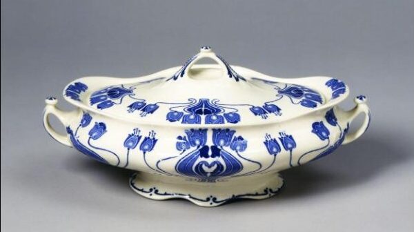 Keeling & Co. Art Nouveau Tureen and Cover, England, ca. 1900 Art Nouveau tureen and cover by Keeling and Company, made in England around 1900, showing how organic styling entered tableware and domestic ceramics.