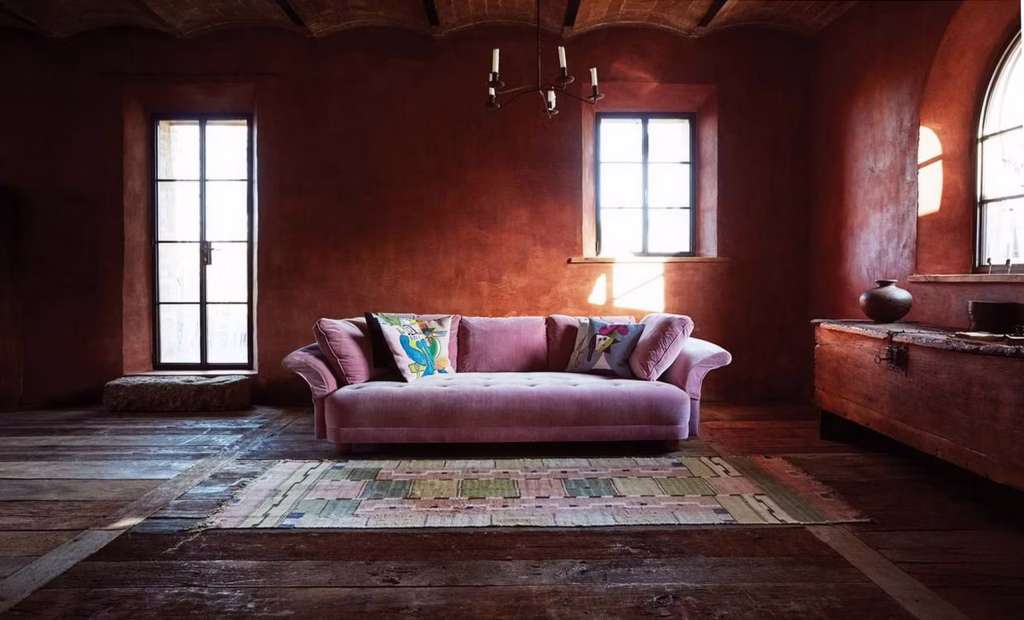 Pienza farmhouse interior by Studio Irvine and MatteoBrioni with clay wall finishes in Sienese earth tones